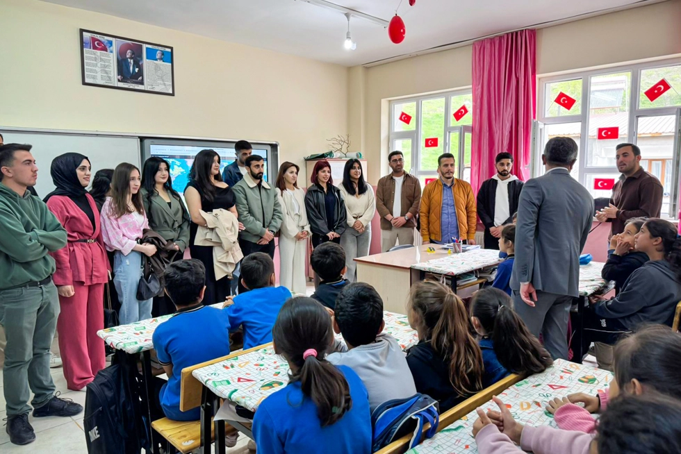Öğrencilerin katıldığı uygulamalı eğitim alanı